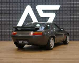 Porsche 928