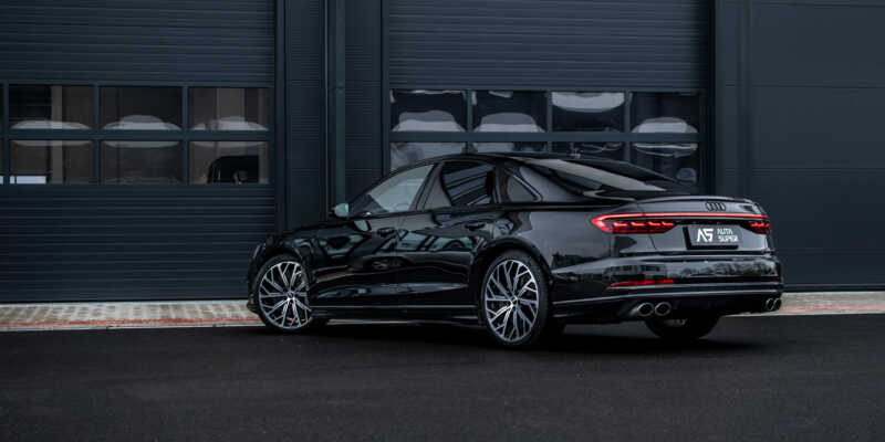 Audi S8: Proleťte se stíhačkou