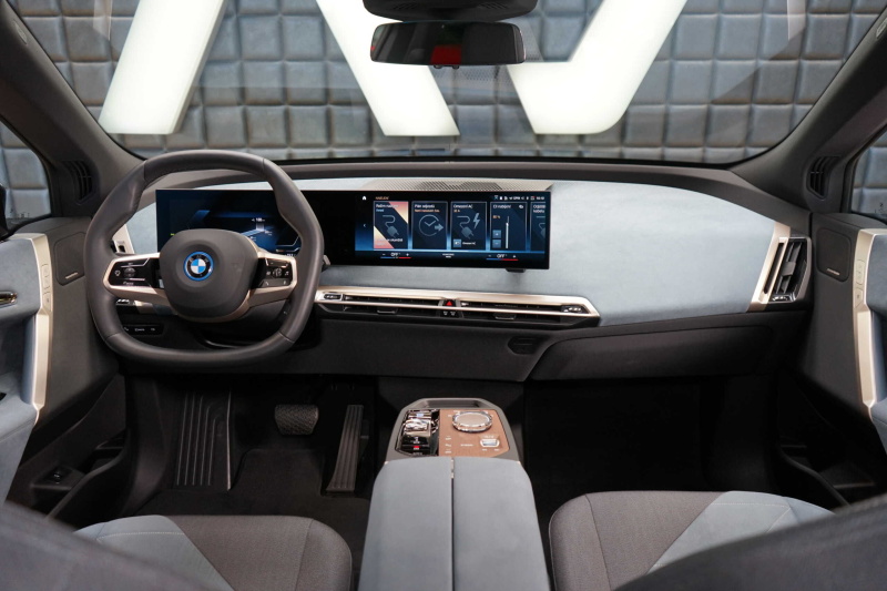 BMW iX