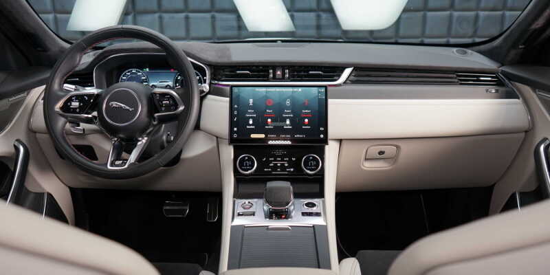 JAGUAR F-PACE