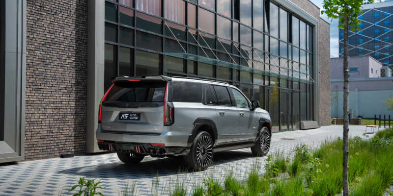 Escalade-V ESV je obří rodinné auto, výkonem překonává i Lamborghini Urus