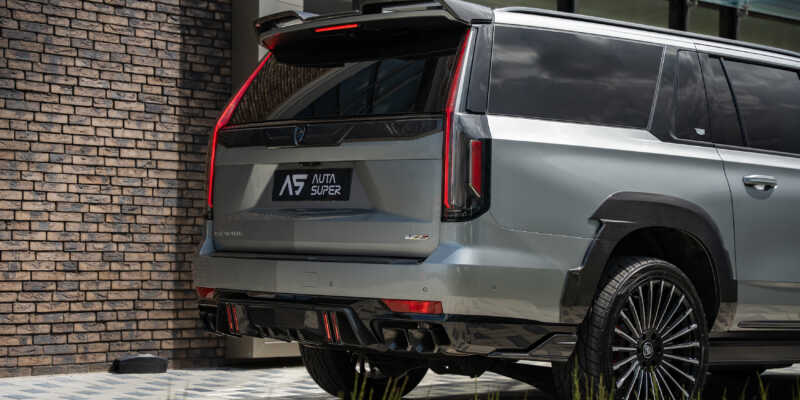 Escalade-V ESV je obří rodinné auto, výkonem překonává i Lamborghini Urus