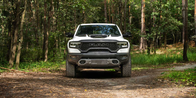 Dodge RAM 1500 TRX je hlavním konkurentem pro Ford F-150 Raptor R