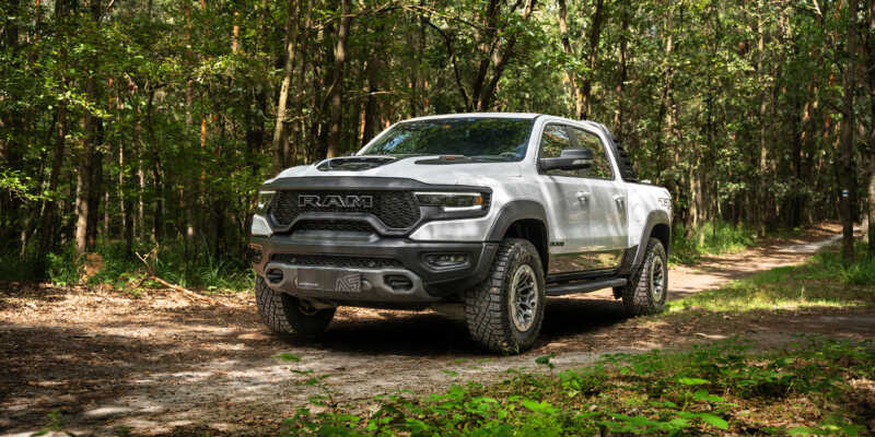 Dodge RAM 1500 TRX je hlavním konkurentem pro Ford F-150 Raptor R