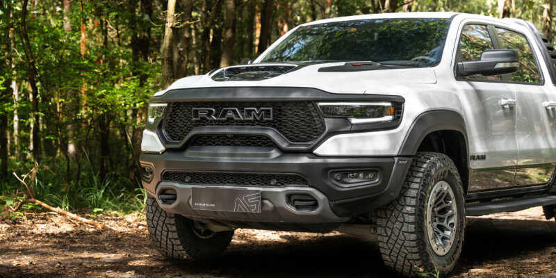 Dodge RAM 1500 TRX je hlavním konkurentem pro Ford F-150 Raptor R