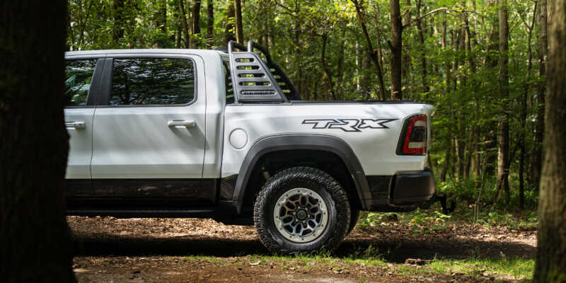 Dodge RAM 1500 TRX je hlavním konkurentem pro Ford F-150 Raptor R