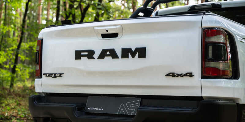 Dodge RAM 1500 TRX je hlavním konkurentem pro Ford F-150 Raptor R