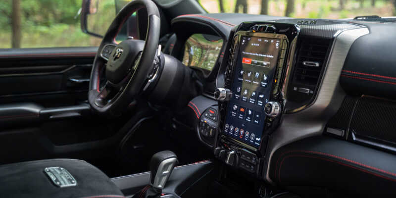 Dodge RAM 1500 TRX je hlavním konkurentem pro Ford F-150 Raptor R
