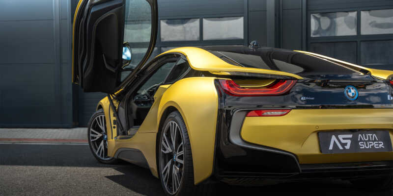 BMW i8 patří mezi nejzajímavější BMW, je unikátní každým coulem