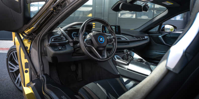 BMW i8 patří mezi nejzajímavější BMW, je unikátní každým coulem