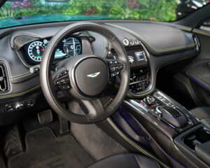 Aston Martin DBX707