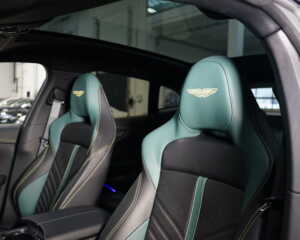 Aston Martin DBX707