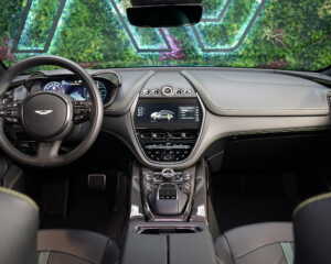 Aston Martin DBX707