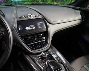 Aston Martin DBX707