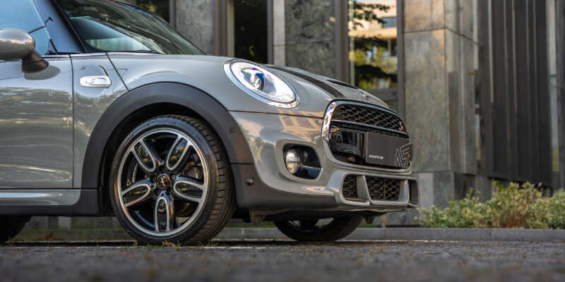 Mini Cooper S JCW je bláznivý a stylový hot hatch