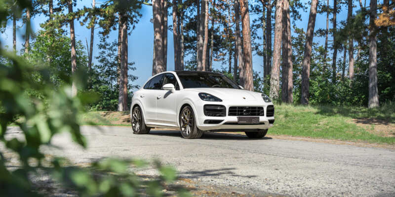 Porsche Cayenne Turbo Coupé úspěšně čelí tvrdé konkurenci