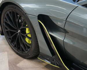 Aston Martin V12 Vantage