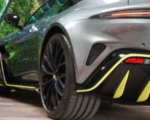 Aston Martin V12 Vantage