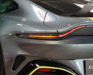 Aston Martin V12 Vantage