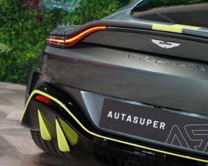 Aston Martin V12 Vantage