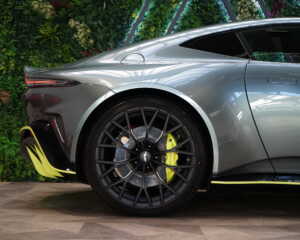 Aston Martin V12 Vantage