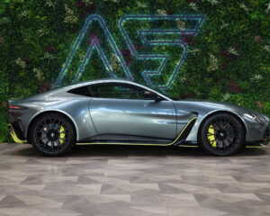 Aston Martin V12 Vantage