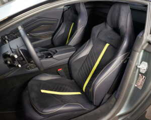 Aston Martin V12 Vantage
