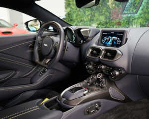 Aston Martin V12 Vantage