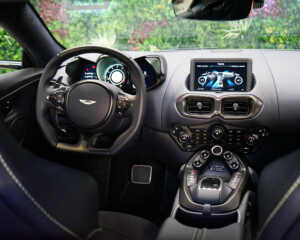 Aston Martin V12 Vantage