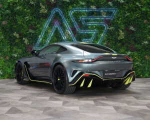 Aston Martin V12 Vantage