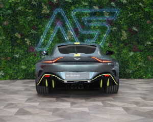 Aston Martin V12 Vantage