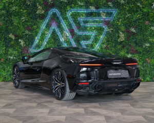 McLaren GT