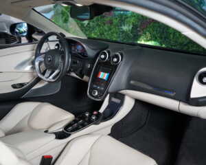 McLaren GT
